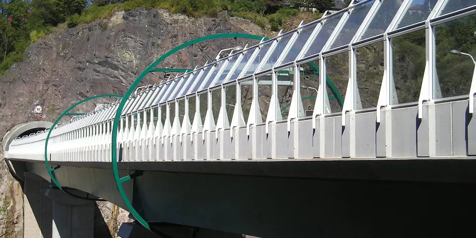 Transparent acrylic noise barrier along a railway line from Saferoad.