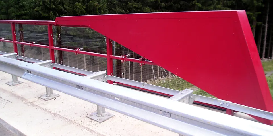 Montierte Stahlpfosten für Handläufe – Normgerechte Ausführung nach DIN EN 1090 und RIZ LS 4.