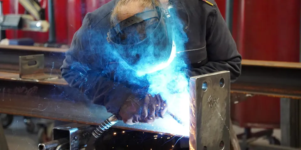 Sustainable steel production with flexible capacity – efficient manufacturing, top quality standards, and environmentally conscious processes for your projects.