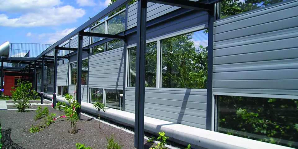 Gestaltungselemente aus Stahl – dekorative Pfostenlösungen für Zäune, Sichtschutz und Außenbereiche.